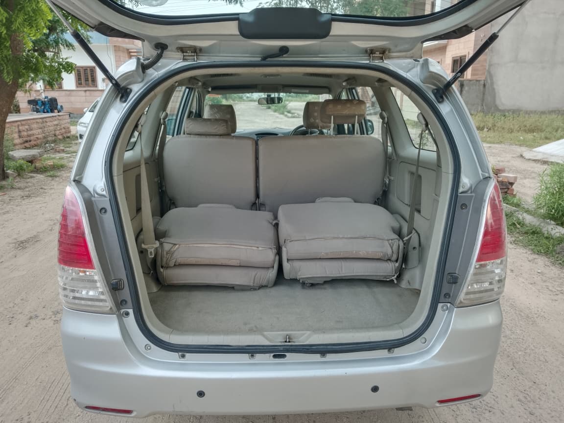 Toyota Innova(2009-2012) 2.5 V 7 Str